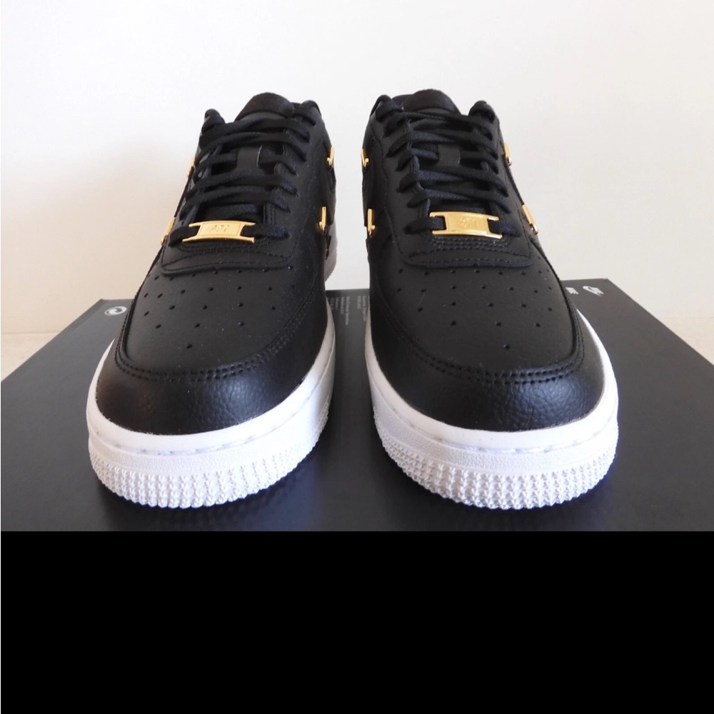 NWOT!! WMNS NIKE AIR FORCE 1 07 LX METALLIC GOLD [CT1990-001] - Picture 6 of 17